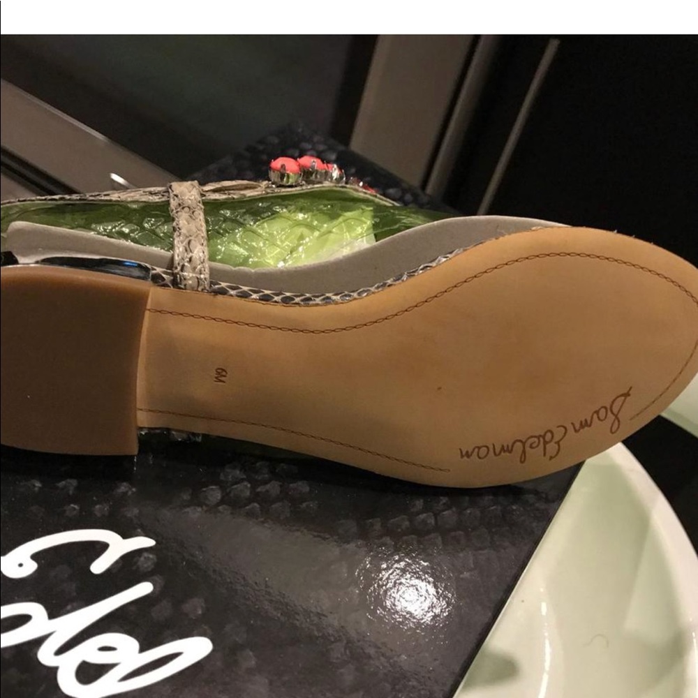 Sandals - Picture 2 of 3